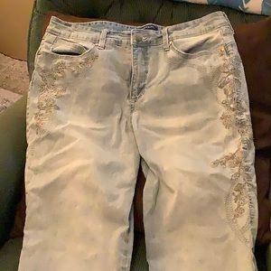 Bandolino Lisbeth Skimmer Capri